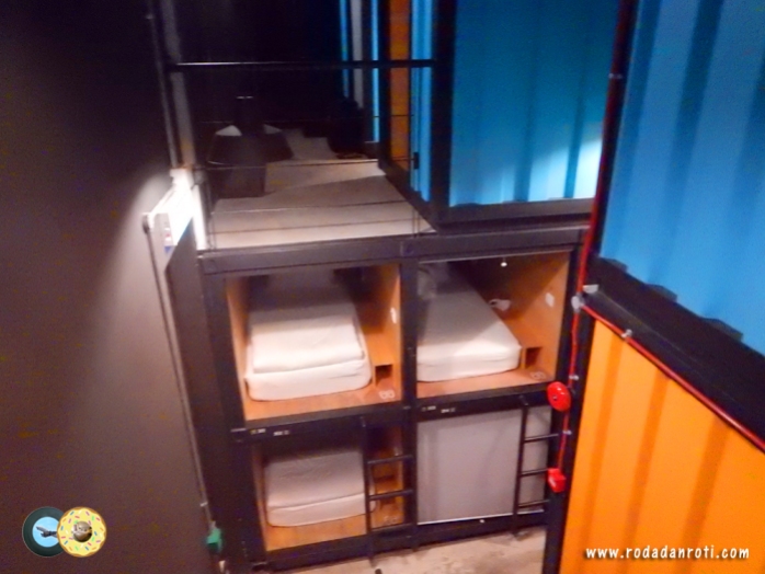 kamar isi 1 orang capsule by container hotel klia2 malaysia copy