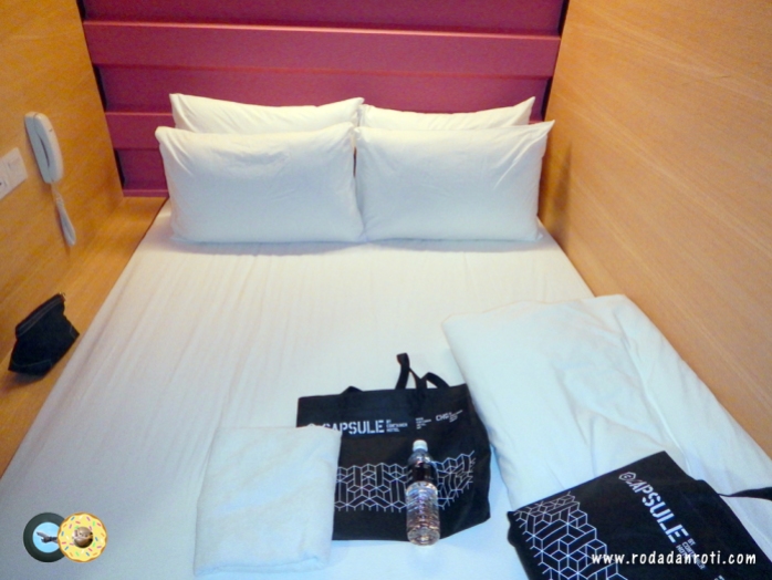kamar isi 2 capsule by container hotel klia2 malaysia copy